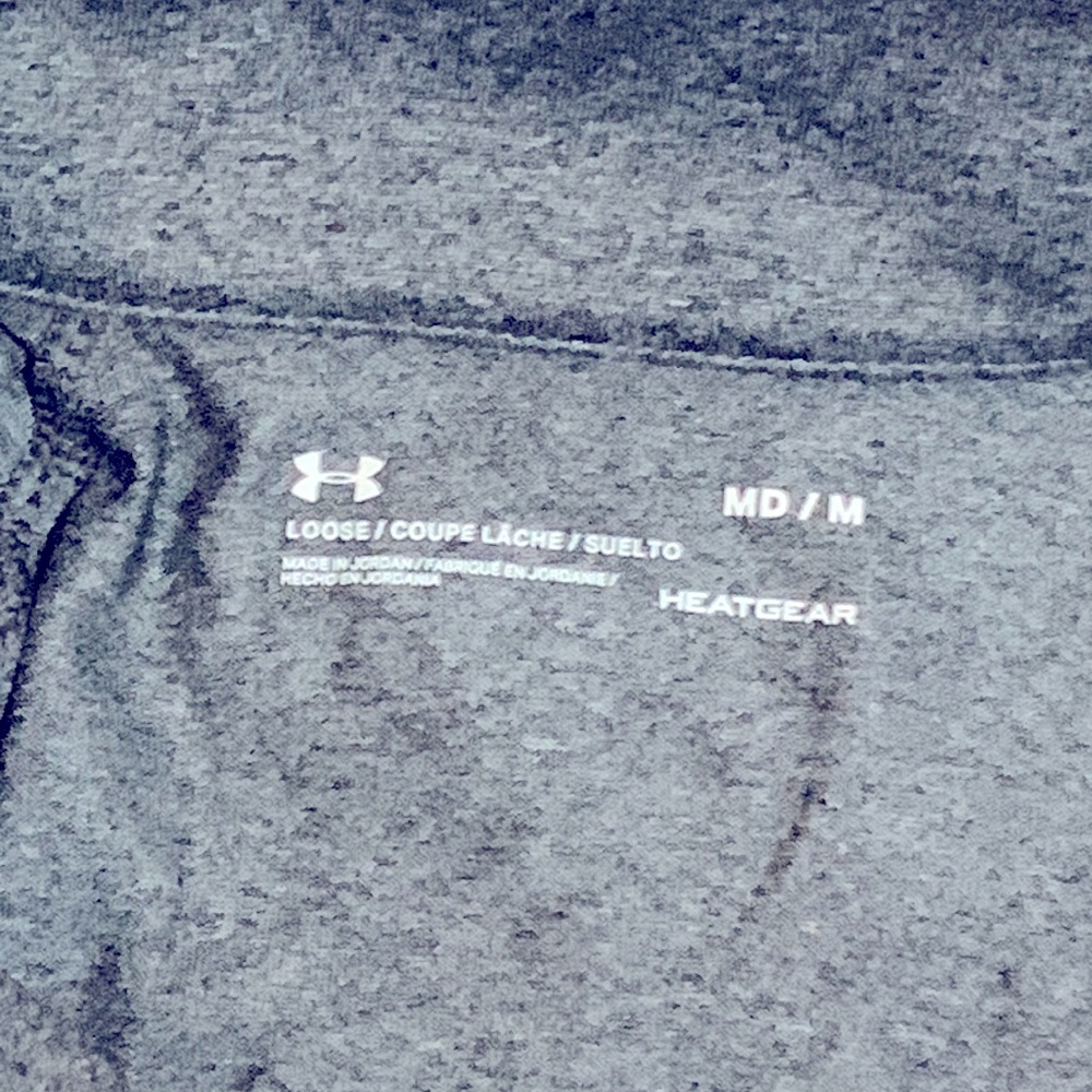Under Armor, NWOT Long Sleeve Dark Gray Pull Over. - Picture 4 of 4
